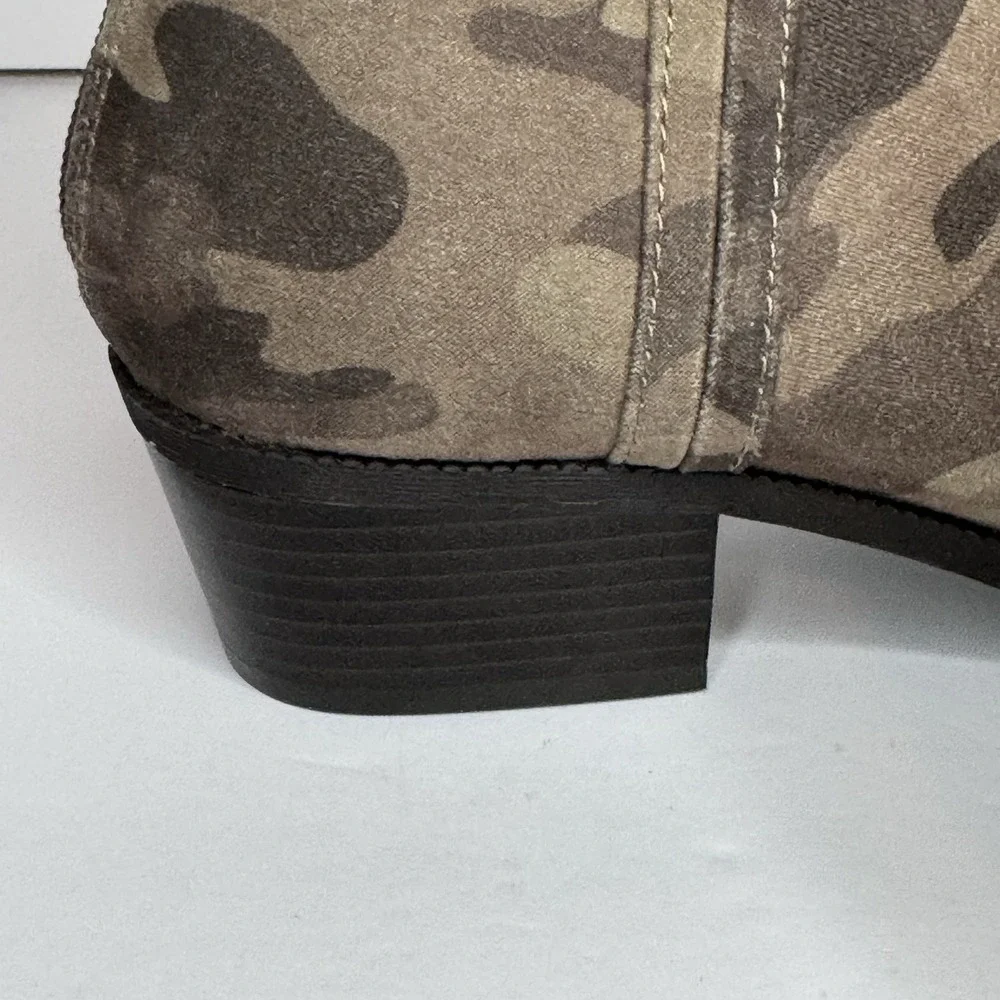Comfort est 1946 Camo Print‎ Western Ankle Bootie women's size 8